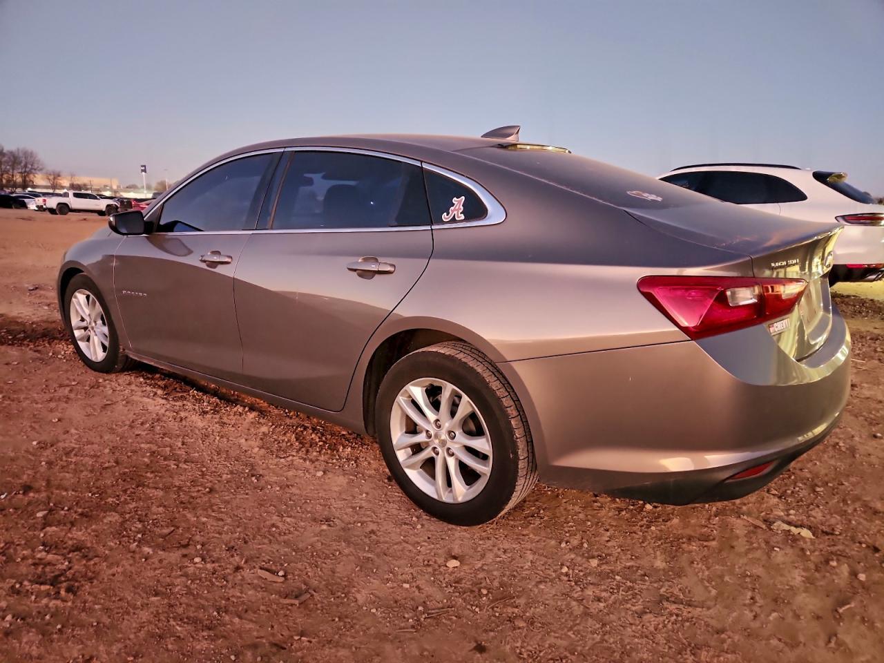 2018 Chevrolet Malibu Lt - Image 2