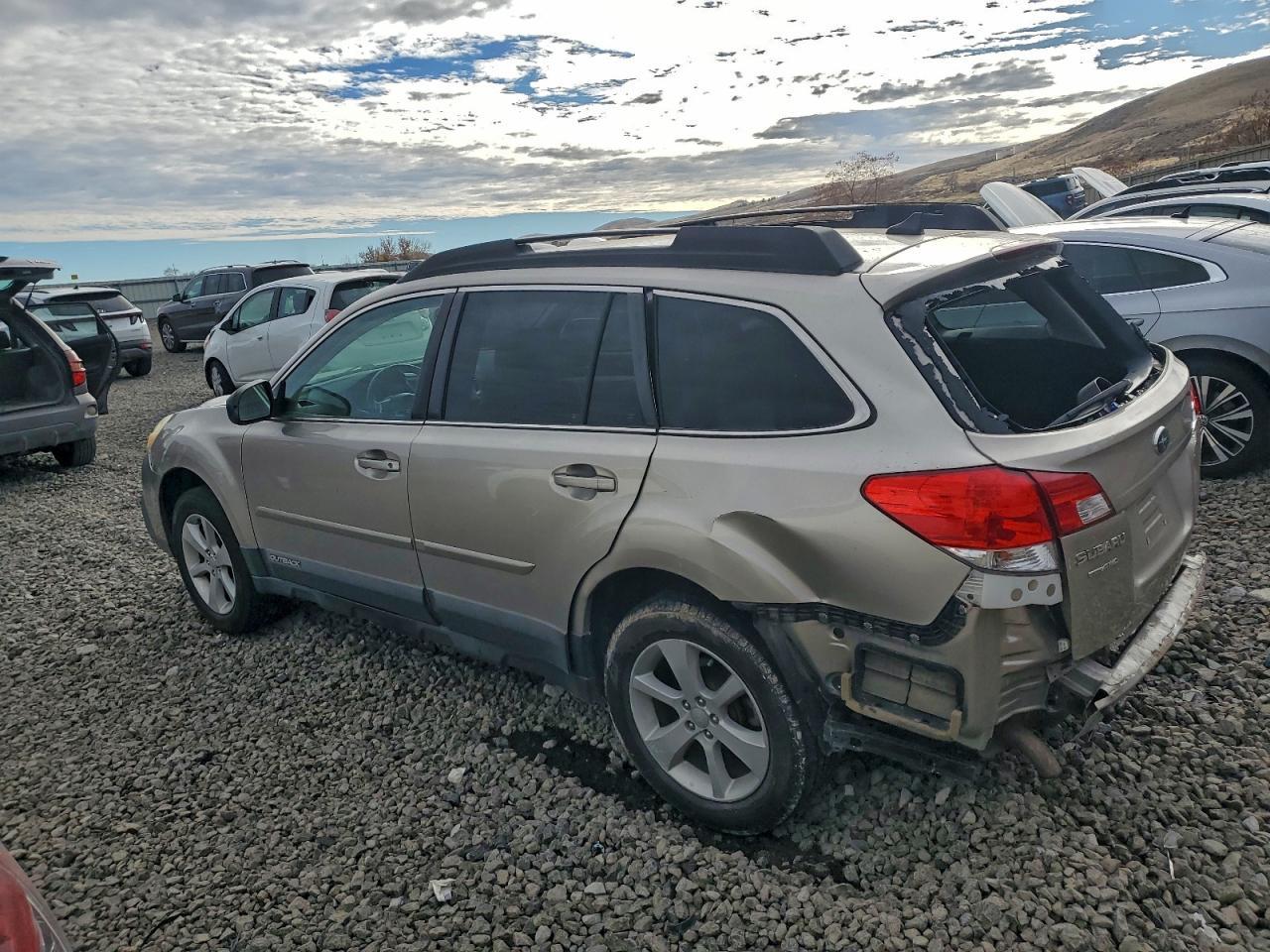 2014 Subaru Outback 2.5I Premium - Image 2