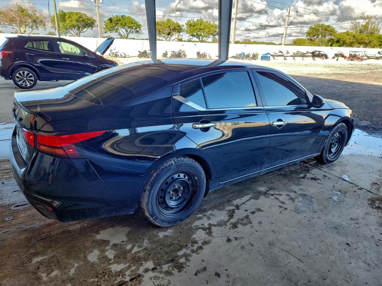 2024 Nissan Altima S - Image 3