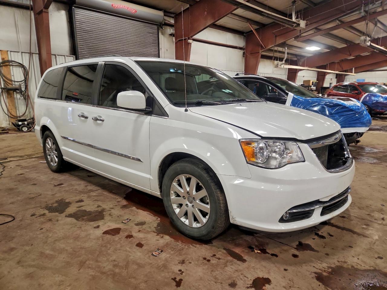 2016 Chrysler Town & Country Touring - Фото 4