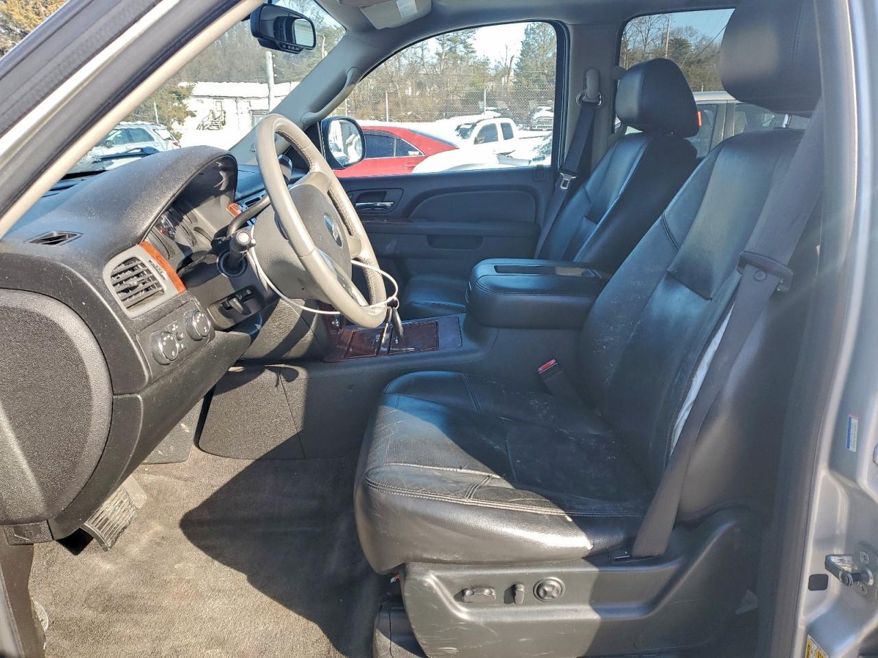 2010 Chev Suburban K - Фото 7