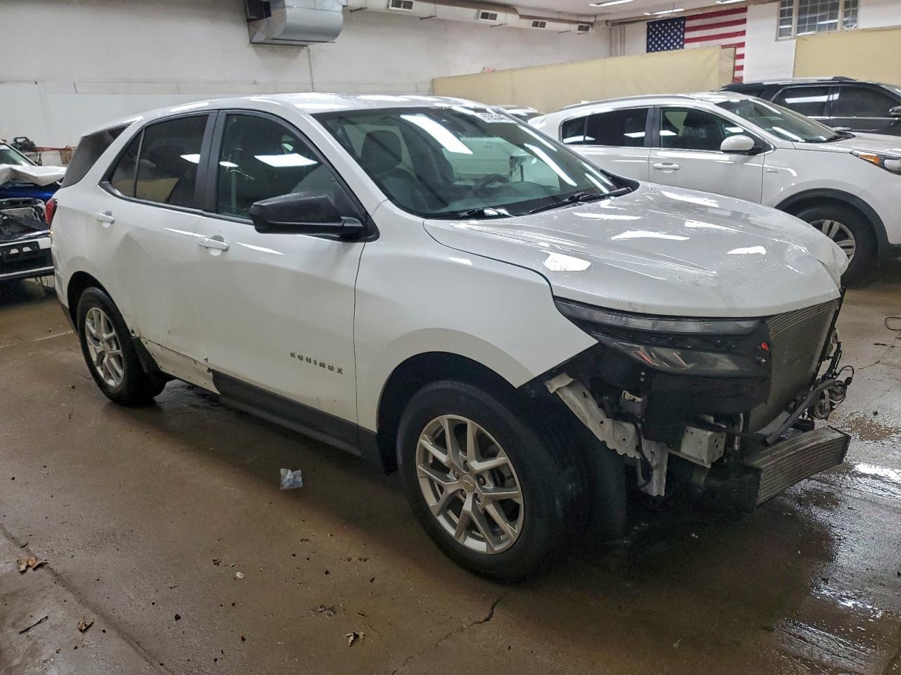 2022 Chevrolet Equinox Ls - Фото 4