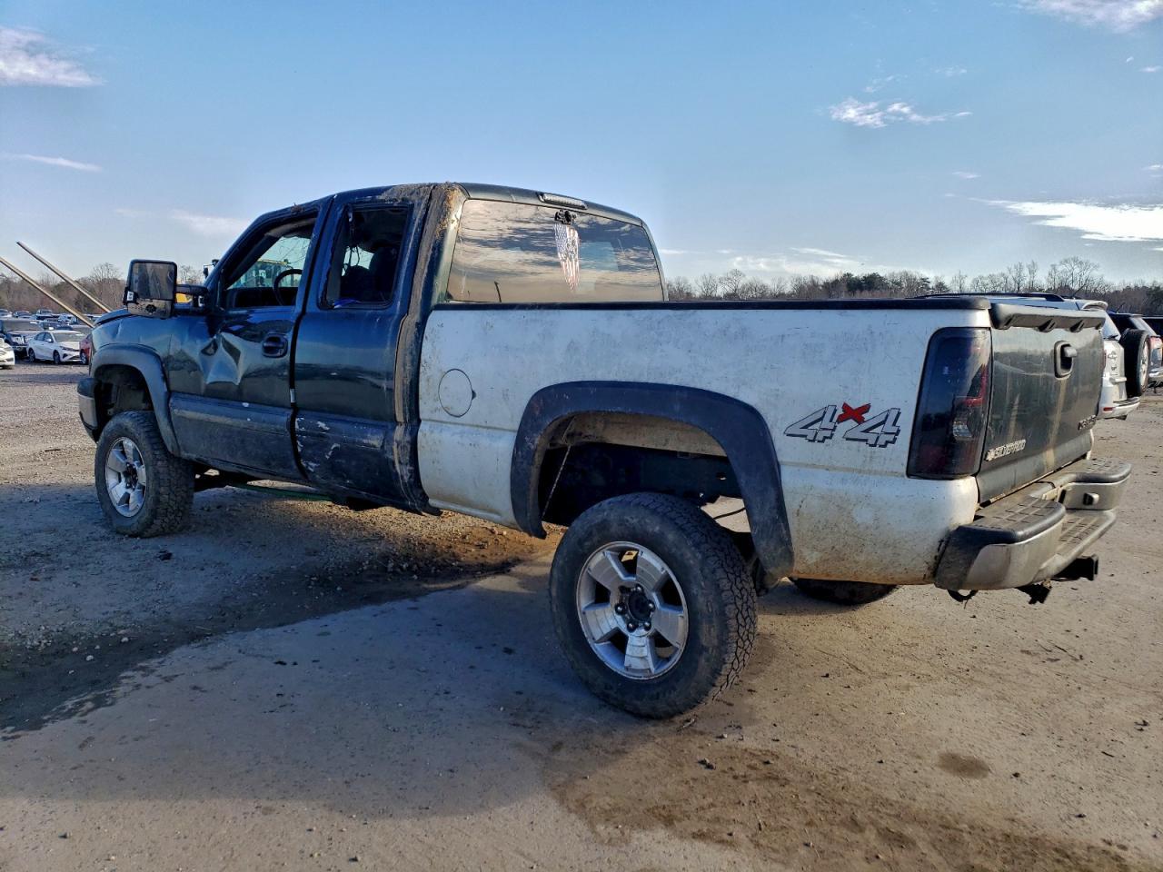 2004 Chevrolet Silverado K1500 - Image 2