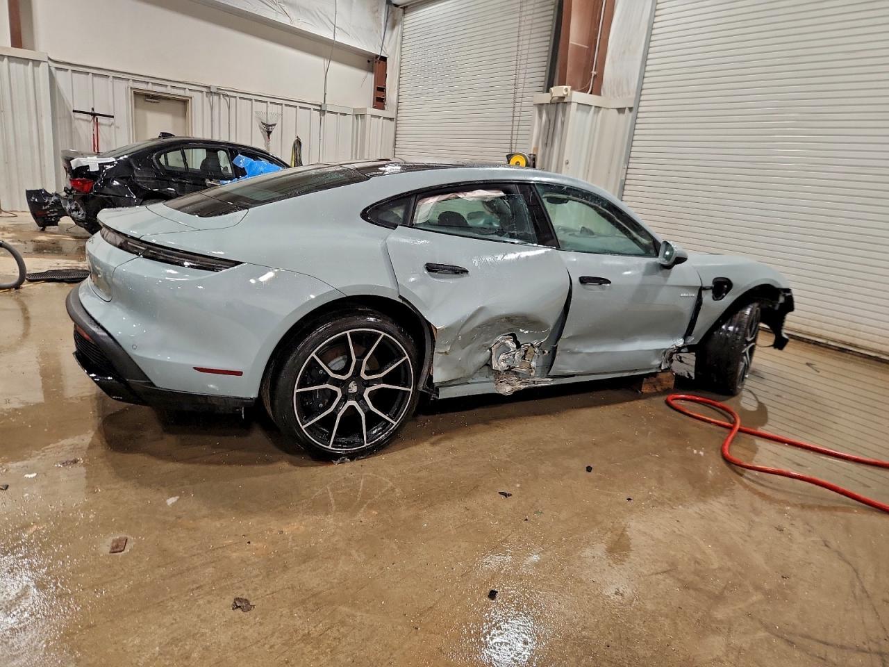 2025 Porsche Taycan Base - Фото 3