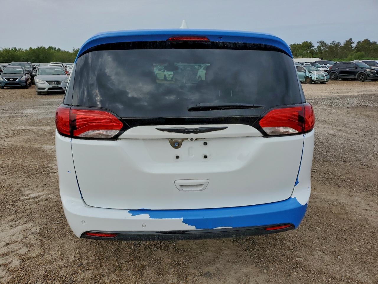 2020 Chrysler Pacifica Touring - Image 6