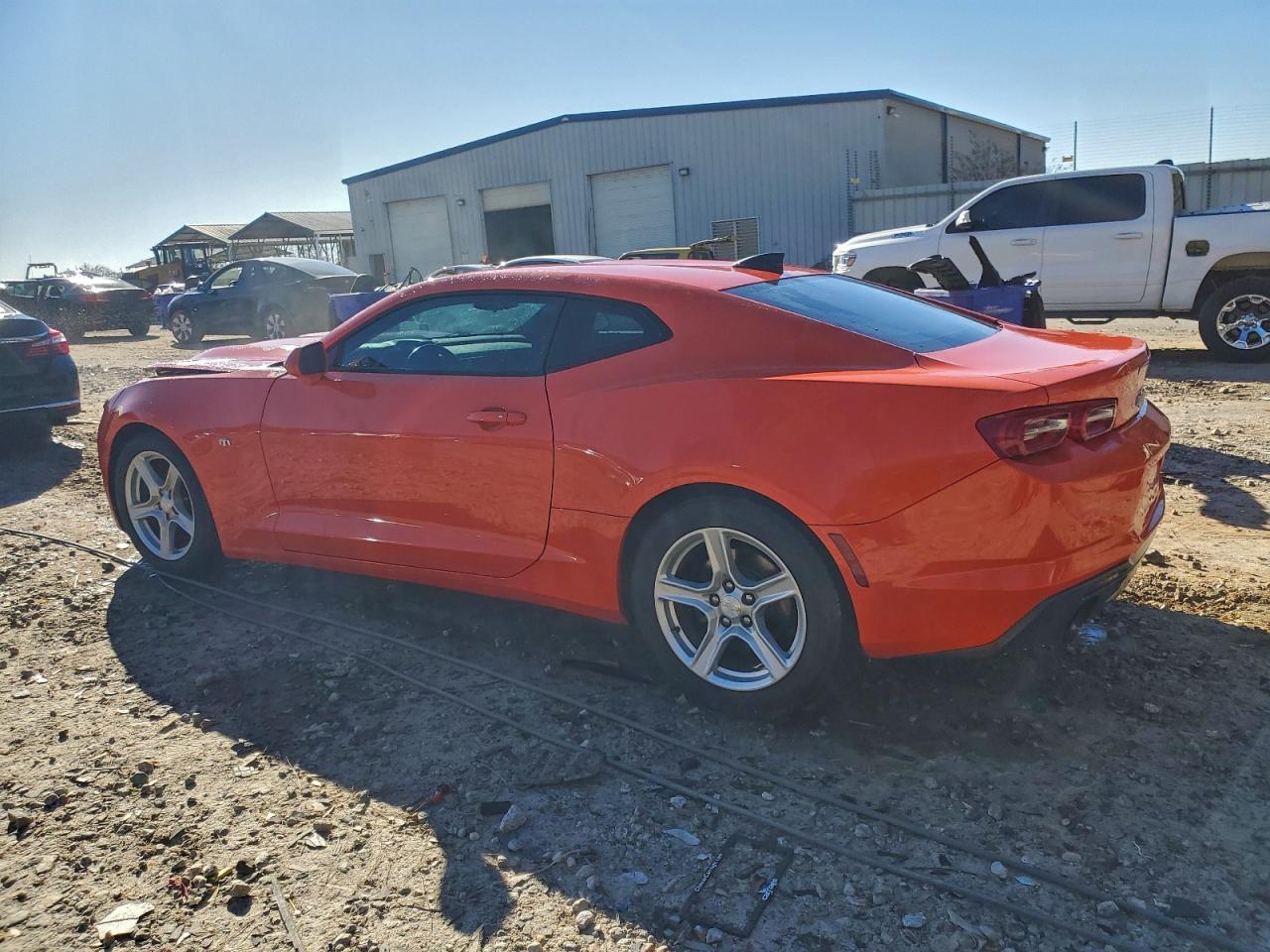 2019 Chevrolet Camaro Ls - Фото 2