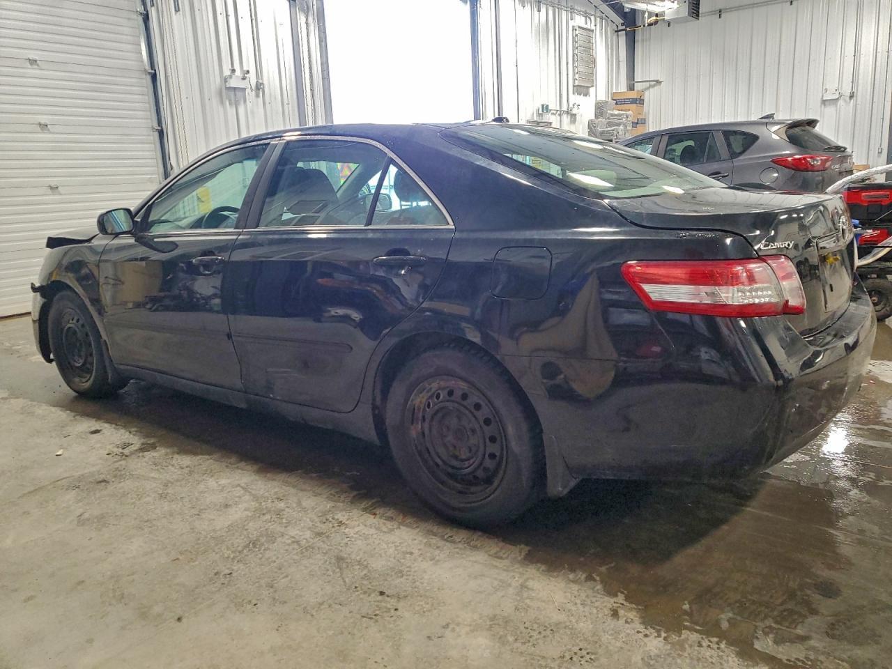 2010 Toyota Camry Base - Фото 2