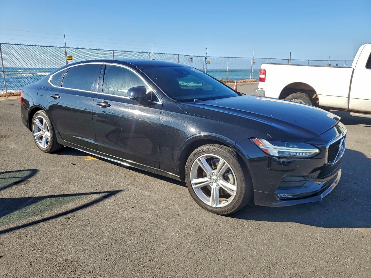2019 Volvo S90 T5 Momentum - Image 4