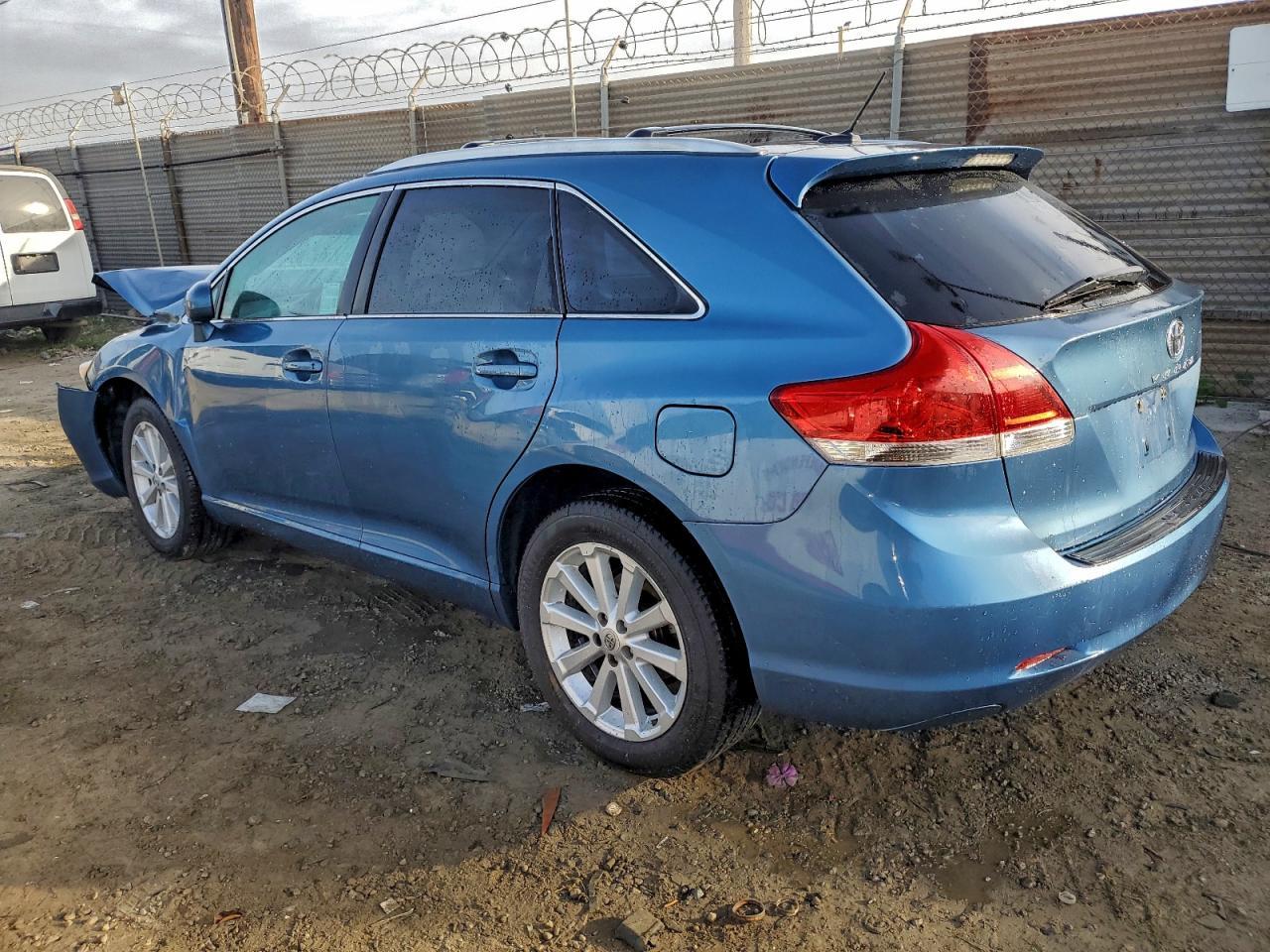 2010 Toyota Venza - Фото 2