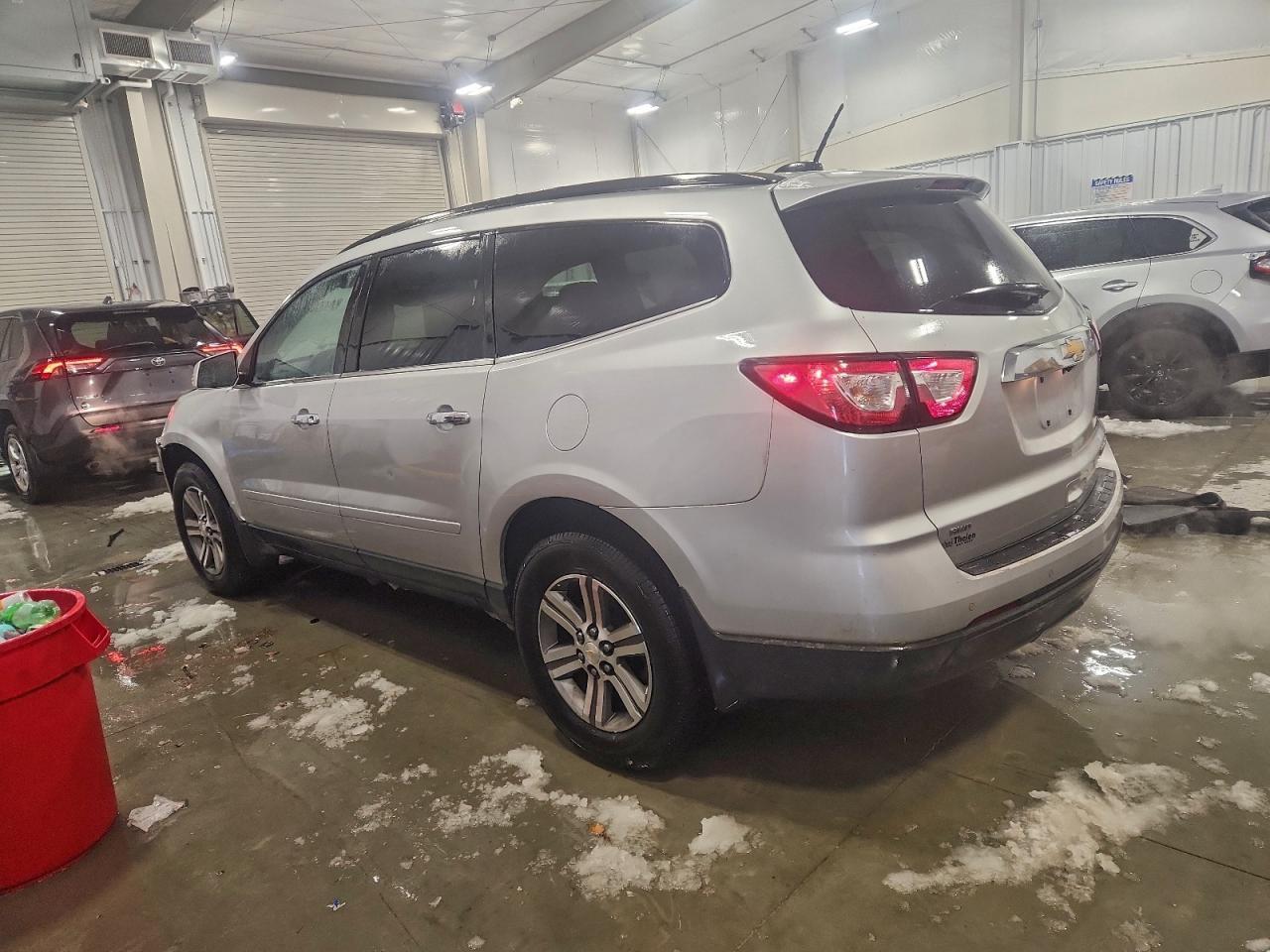 2016 Chevrolet Traverse Lt - Фото 2