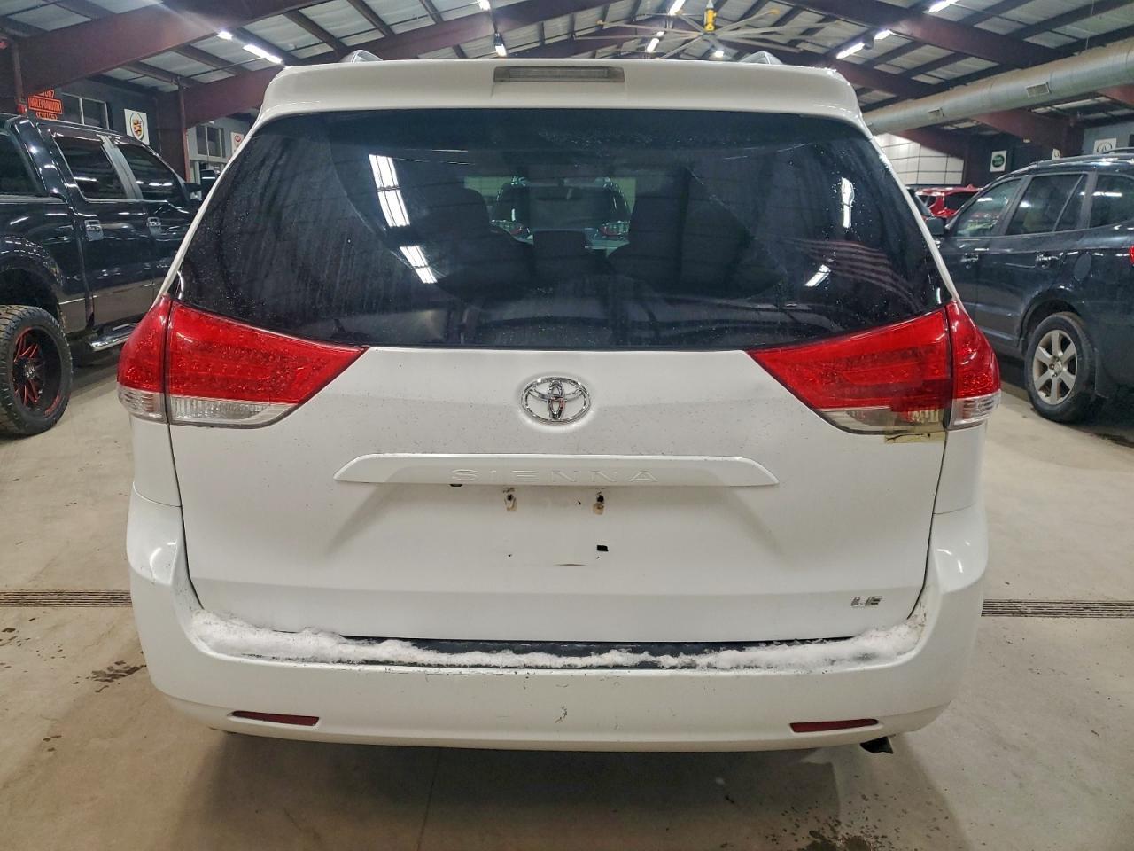 2014 Toyota Sienna Le - Image 6