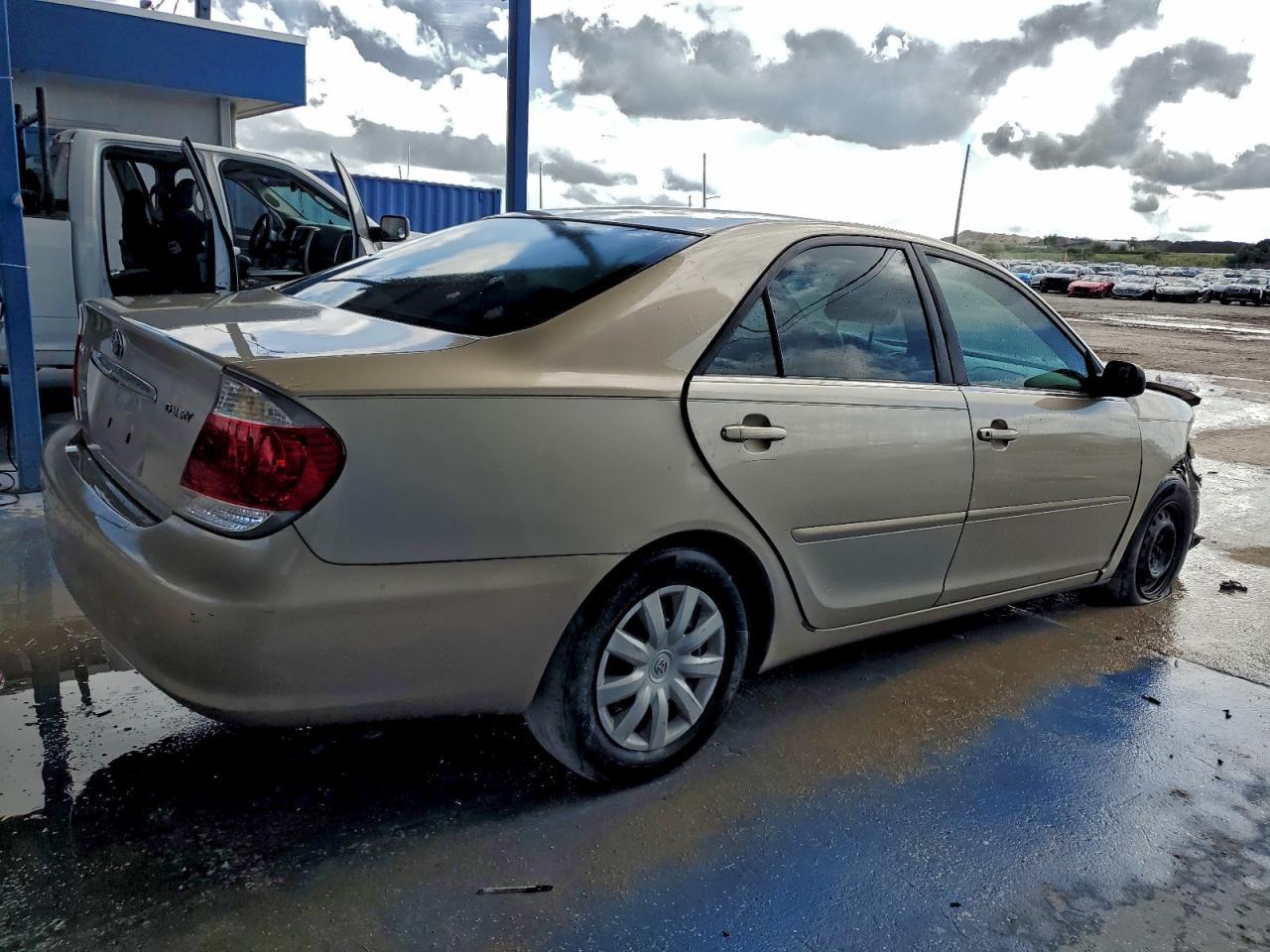 2005 Toyota Camry Le - Фото 3