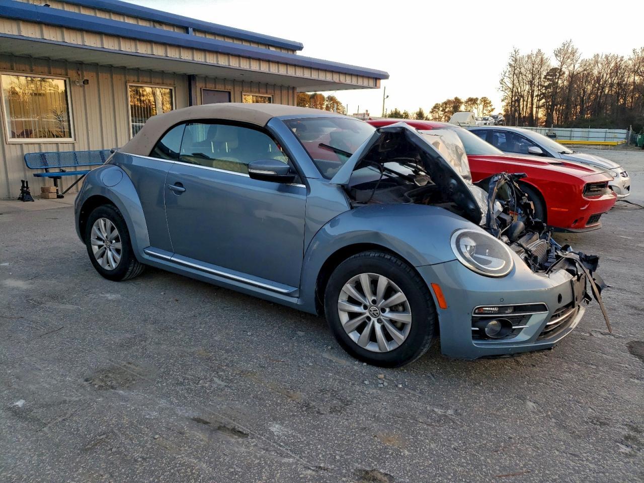 2019 Volkswagen Beetle S - Image 4