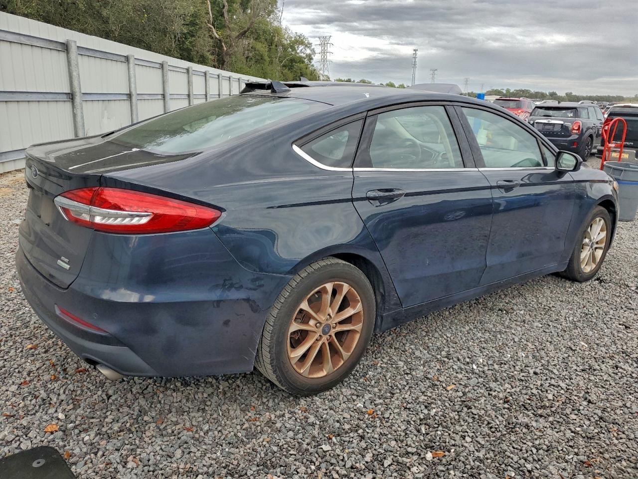 2020 Ford Fusion Se - Фото 3