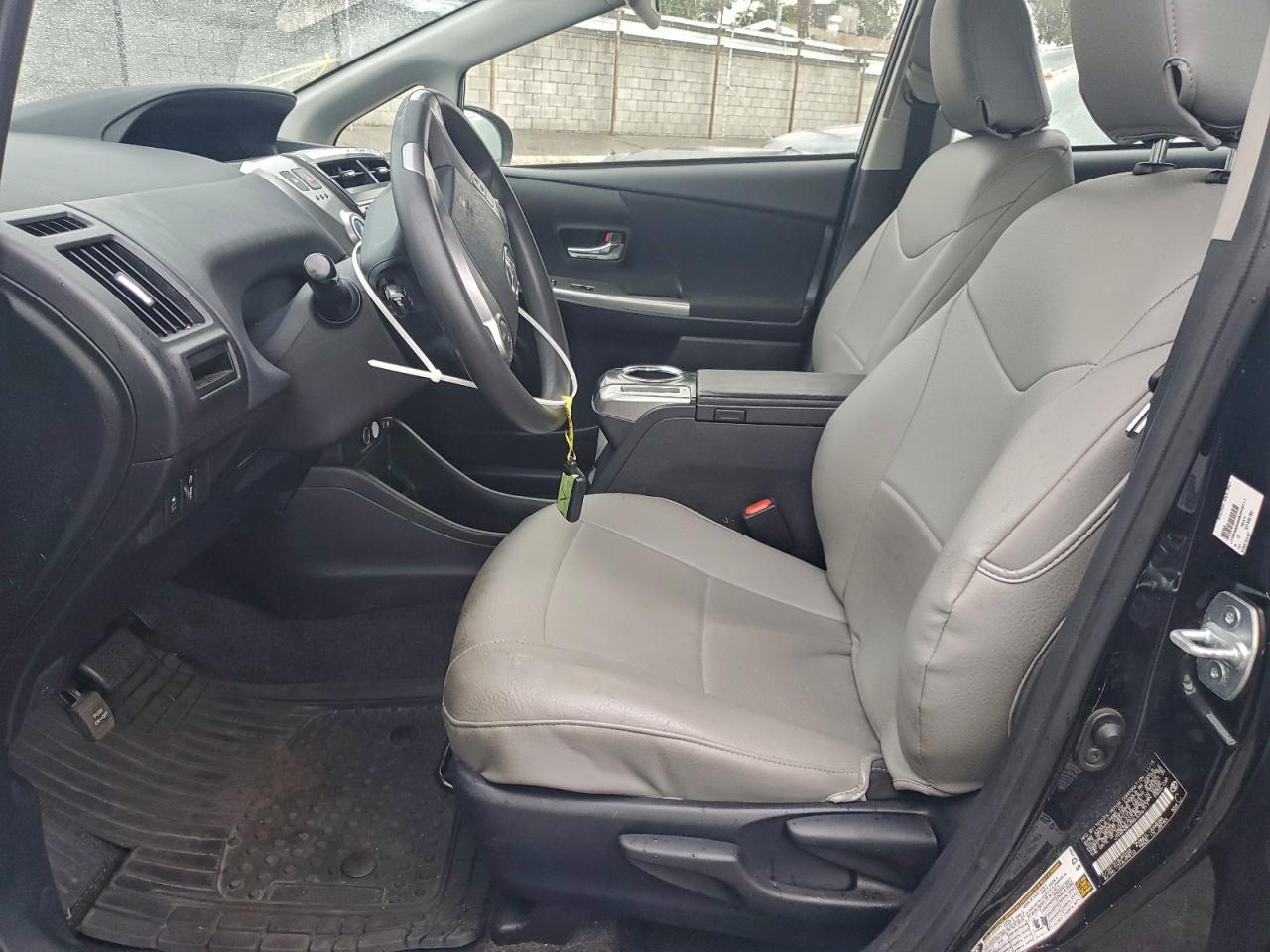 2016 Toyota Prius V - Фото 7