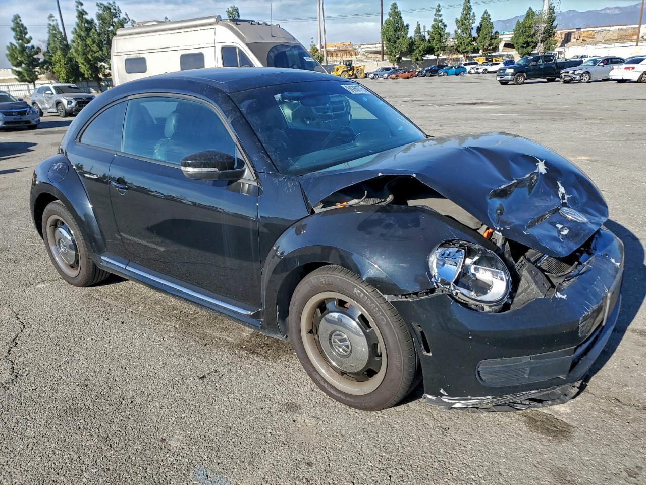 2013 Volkswagen Beetle - Фото 4
