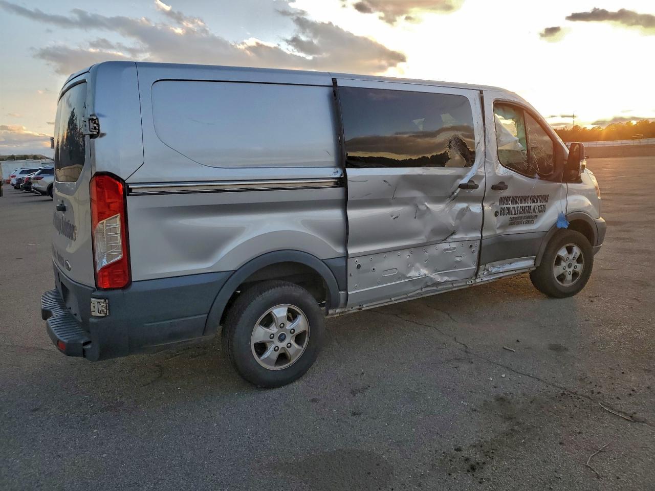 2017 Ford Transit 250 Delivery Van - Фото 3