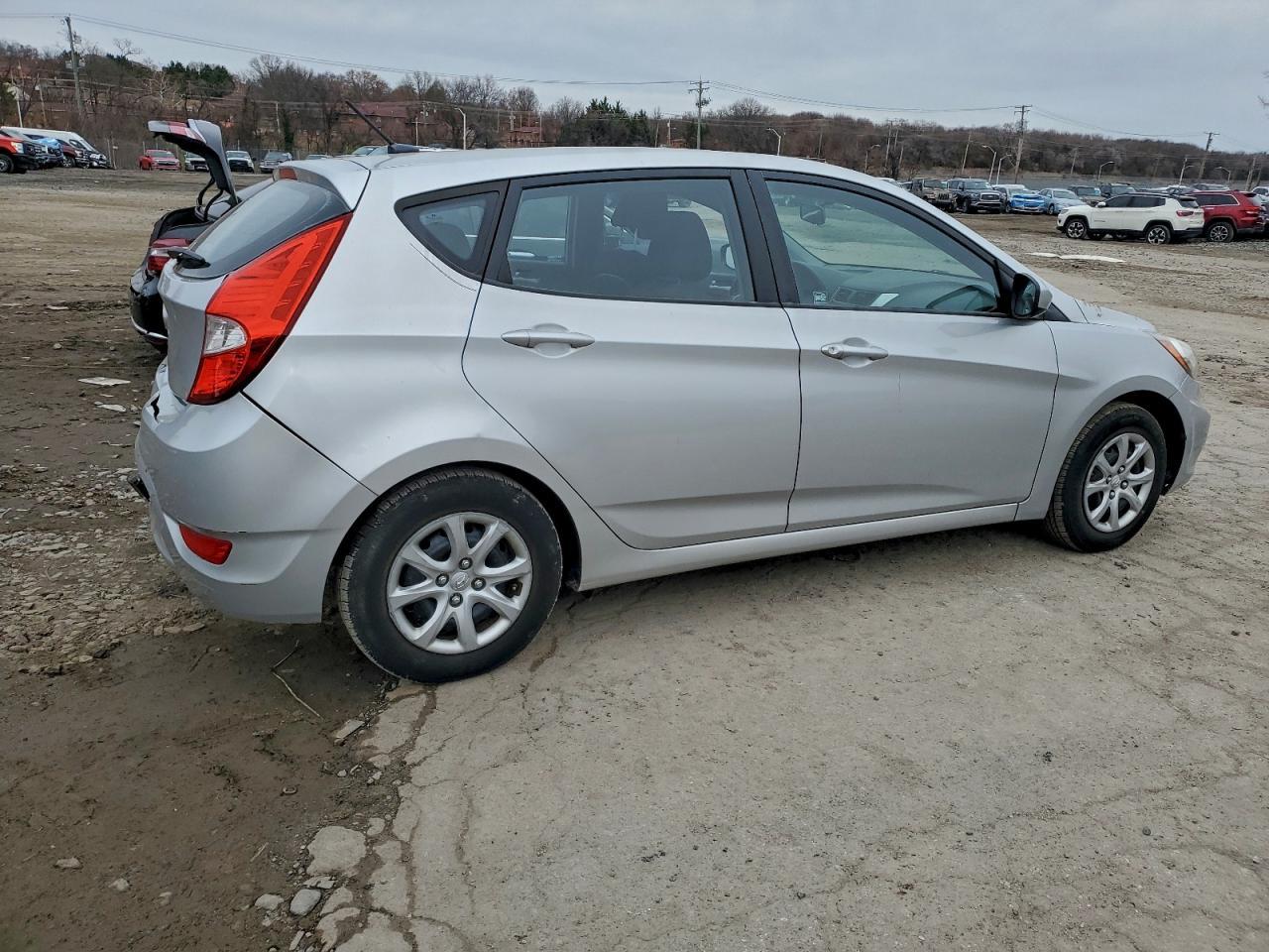 2012 Hyundai Accent Gls - Фото 3