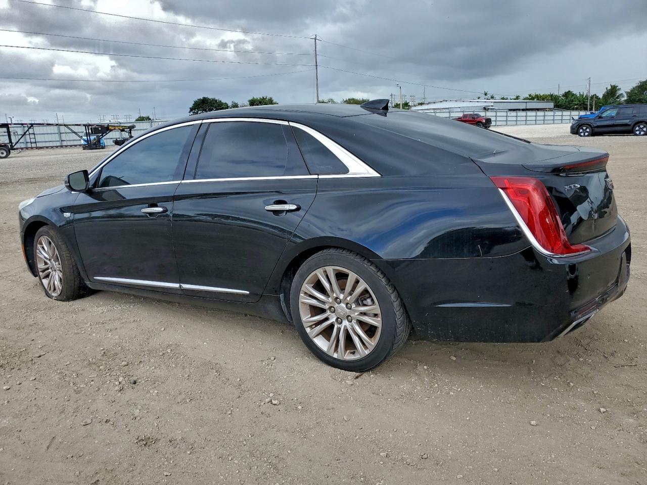 2018 Cadillac Xts Luxury - Фото 2