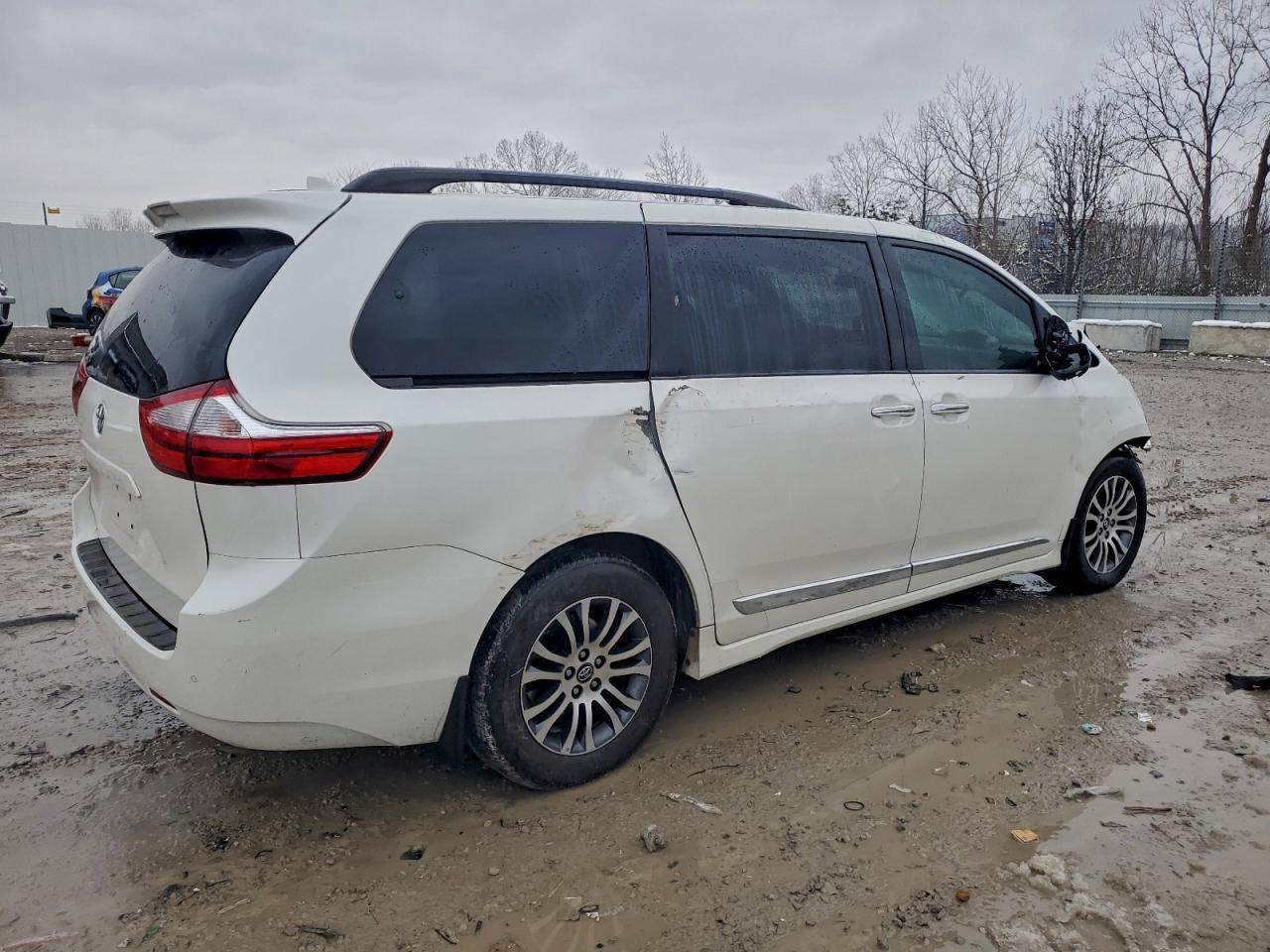 2019 Toyota Sienna Xle - Фото 3