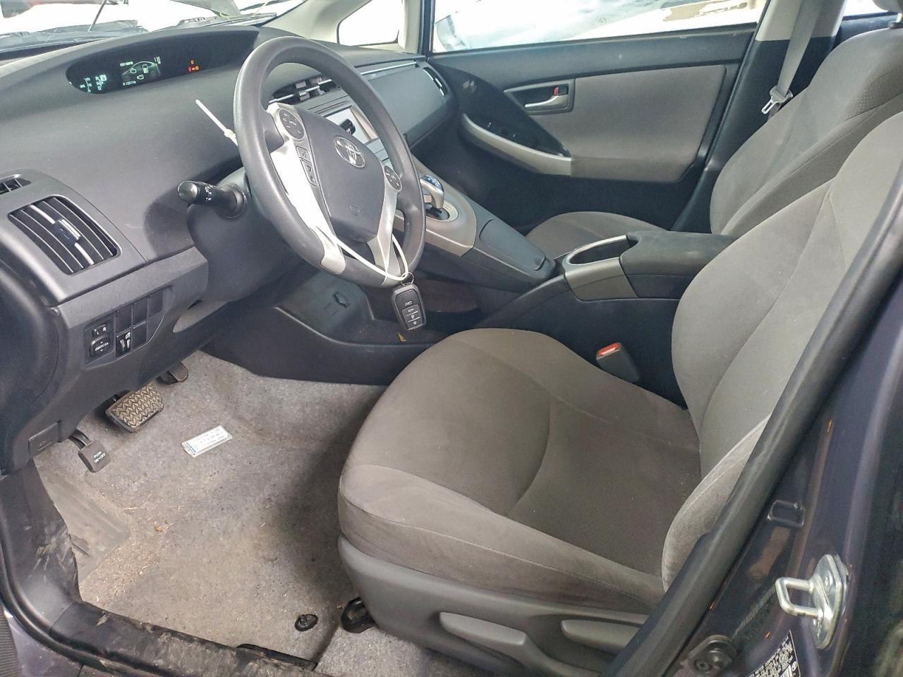 2014 Toyota Prius Three - Image 7