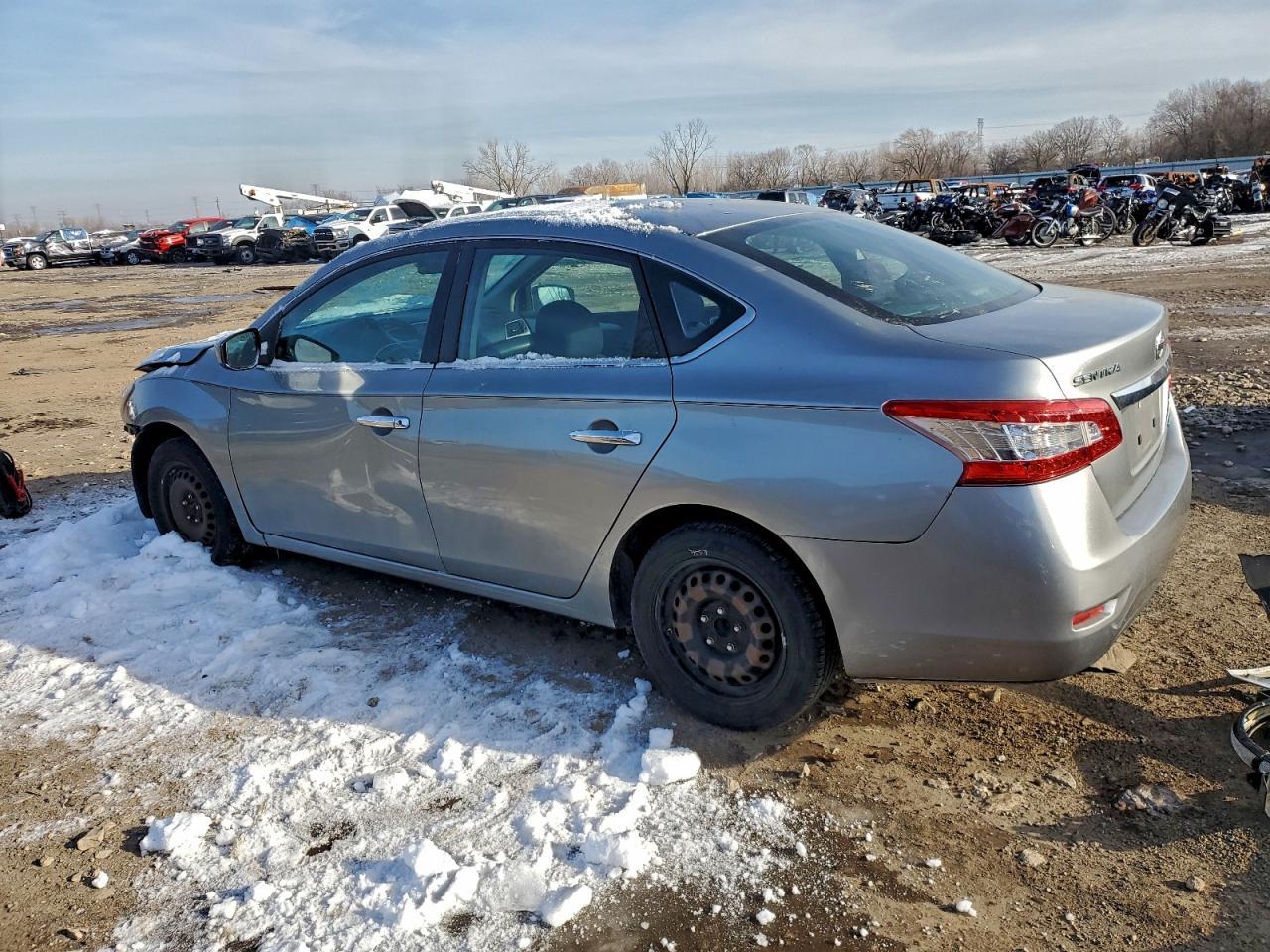 2014 Nissan Sentra S - Фото 2