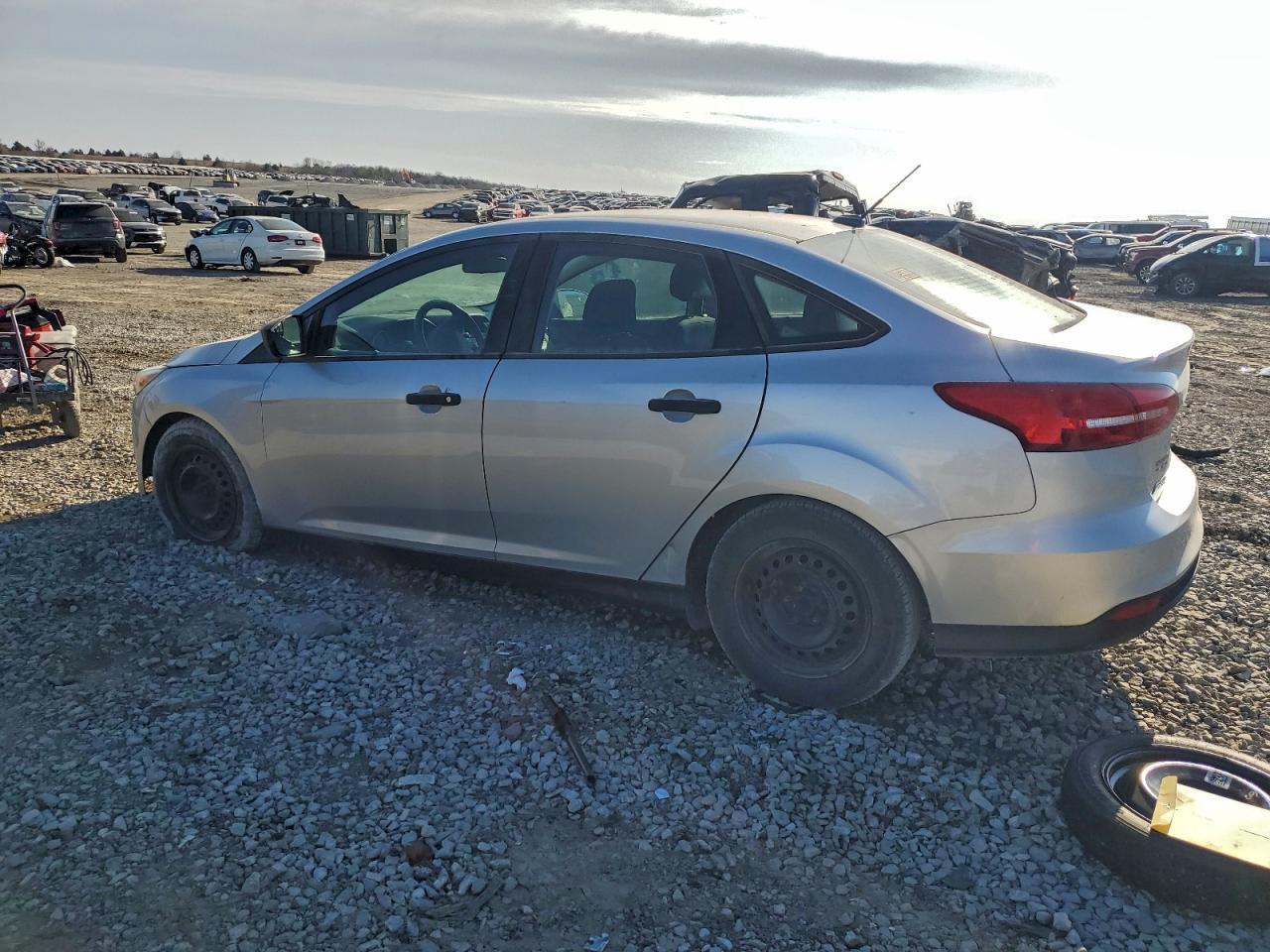 2016 Ford Focus S - Фото 2