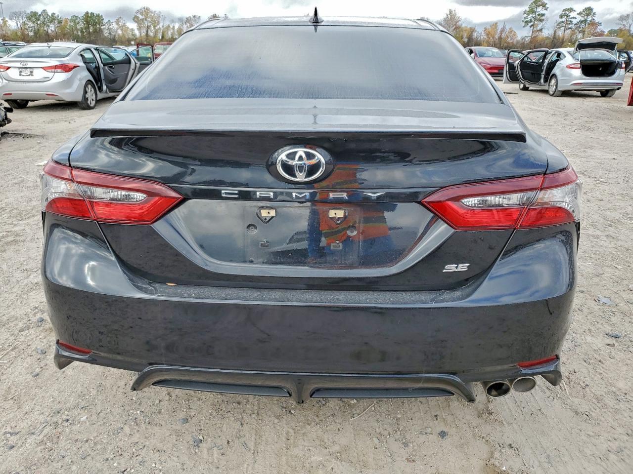 2022 Toyota Camry Se - Image 6