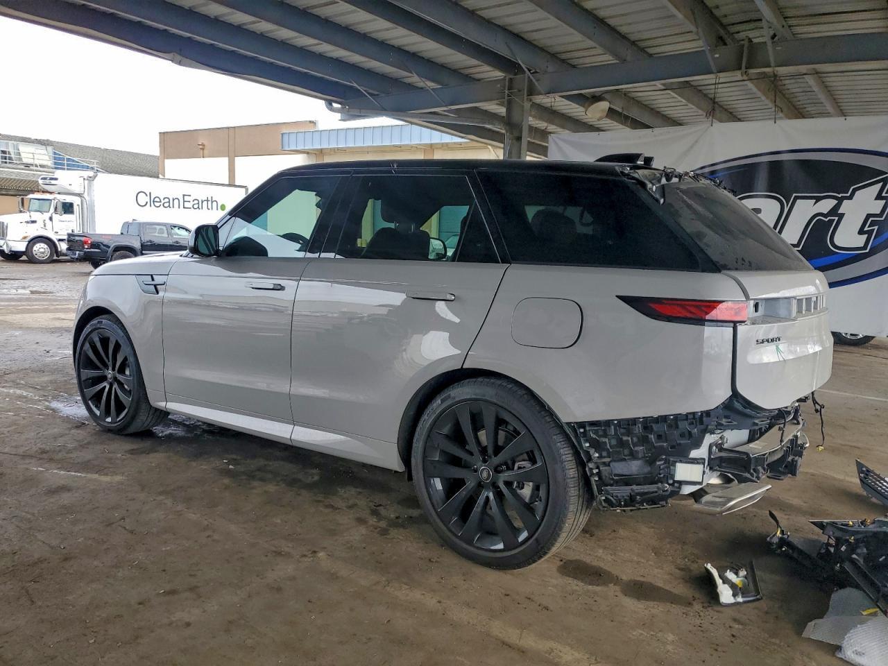 2025 Land Rover Range Rover Sport Dynamic Se - Image 2
