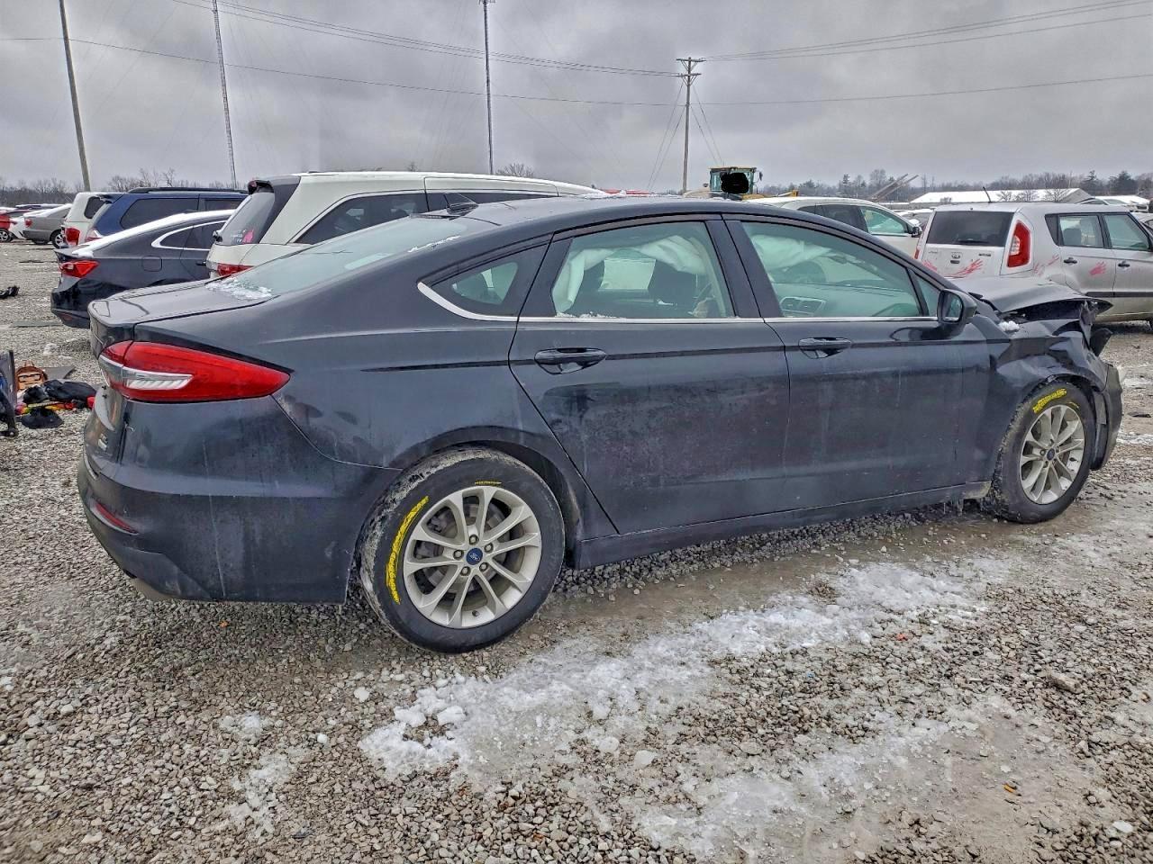 2020 Ford Fusion Se - Фото 3
