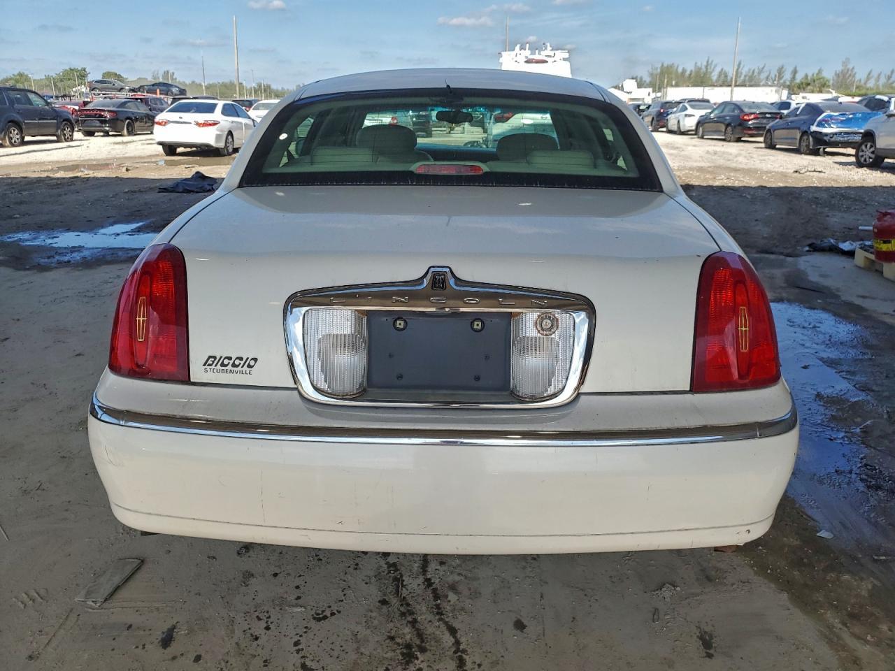 2002 Lincoln Town Car Cartier L - Фото 6