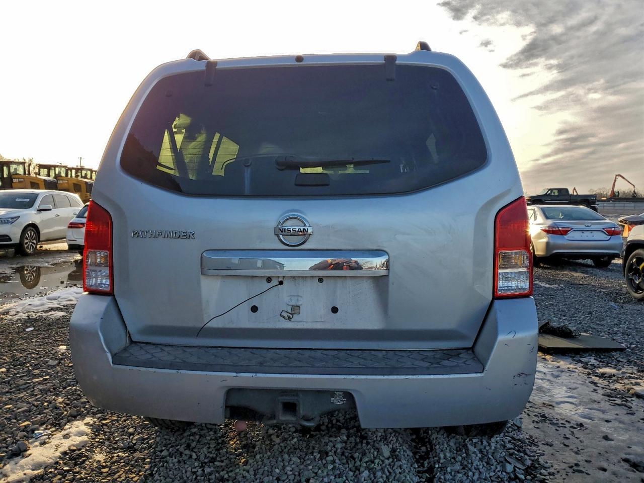 2011 Nissan Pathfinder S - Image 6