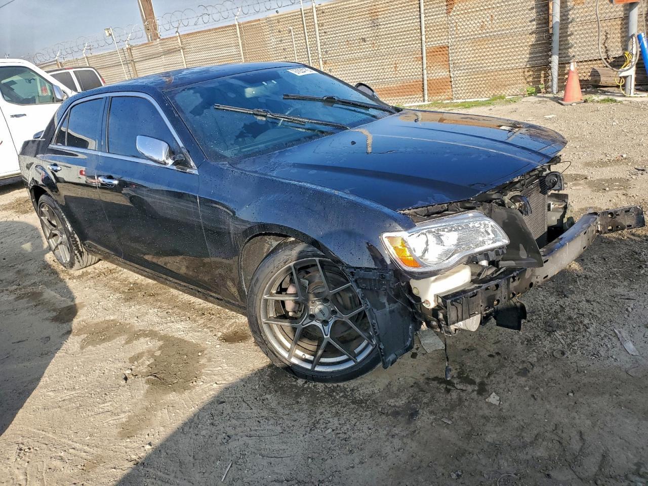 2013 Chrysler 300C - Image 4