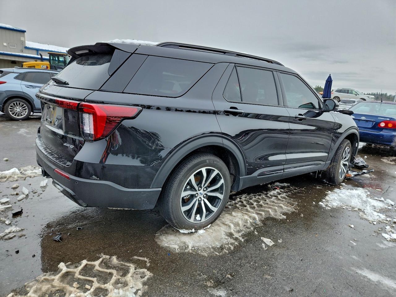 2025 Ford Explorer St-Line - Image 3
