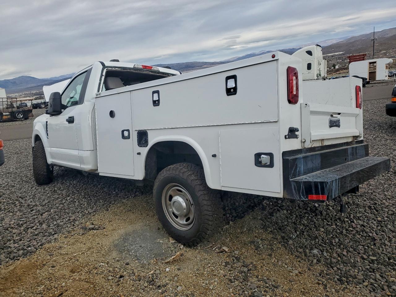 2022 Ford F250 Sd 2Wd V8 Ffv Reg Cab 6.2L Xl Utility / Service Body - Фото 2