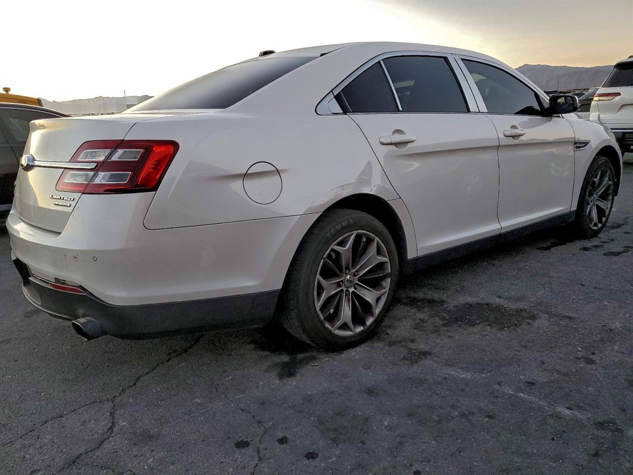 2014 Ford Taurus Limited - Image 3