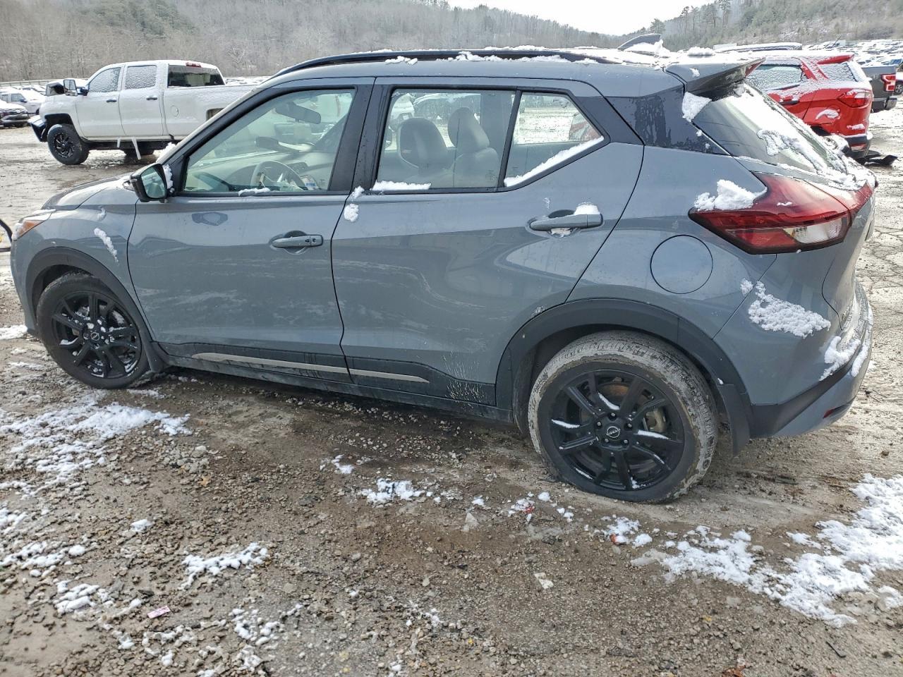 2024 Nissan Kicks Sr - Image 2