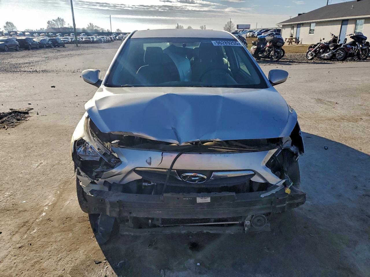 2012 Hyundai Accent Gls - Image 5