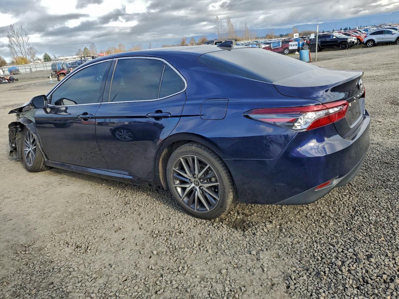 2022 Toyota Camry Xle - Фото 2