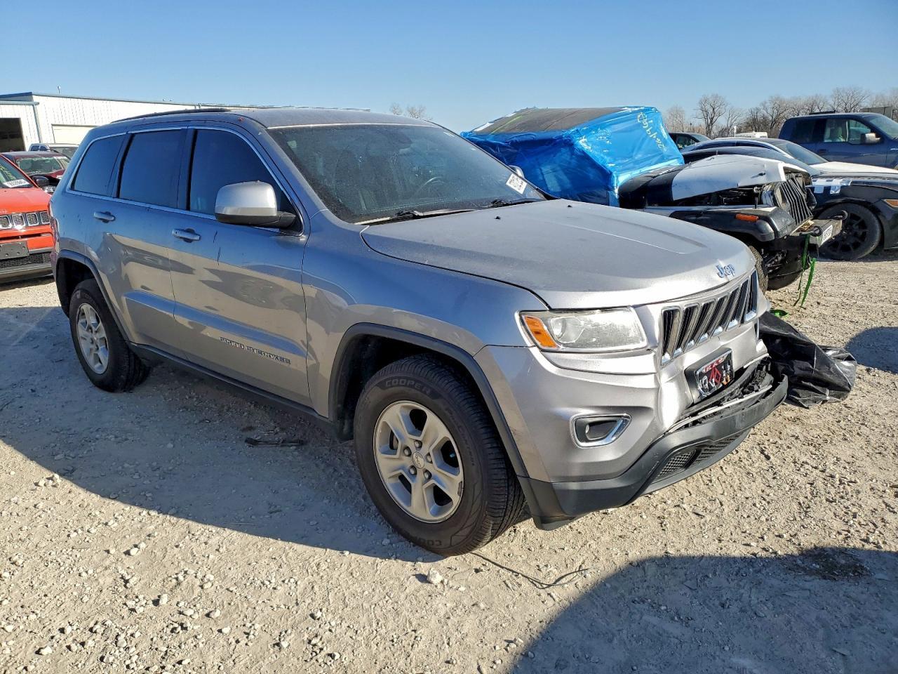 2016 Jeep Grand Cherokee Laredo - Image 4