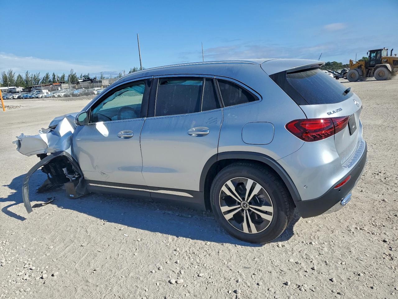 2025 Mercedes-Benz Gla 250 - Image 2