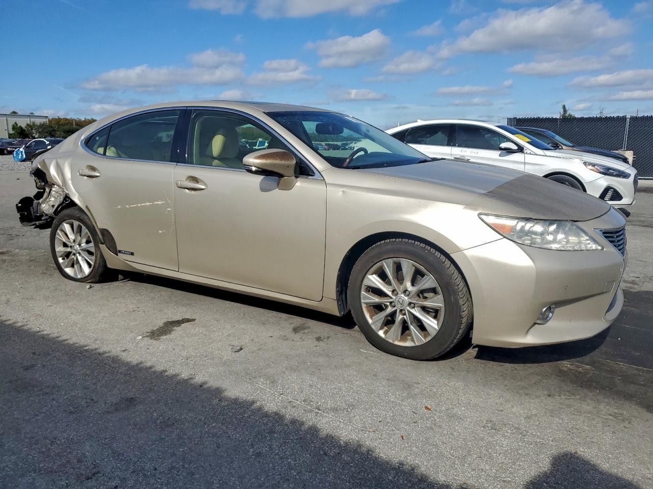 2013 Lexus Es 300H - Image 4