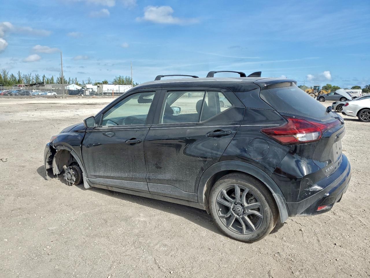 2024 Nissan Kicks Sv - Image 2