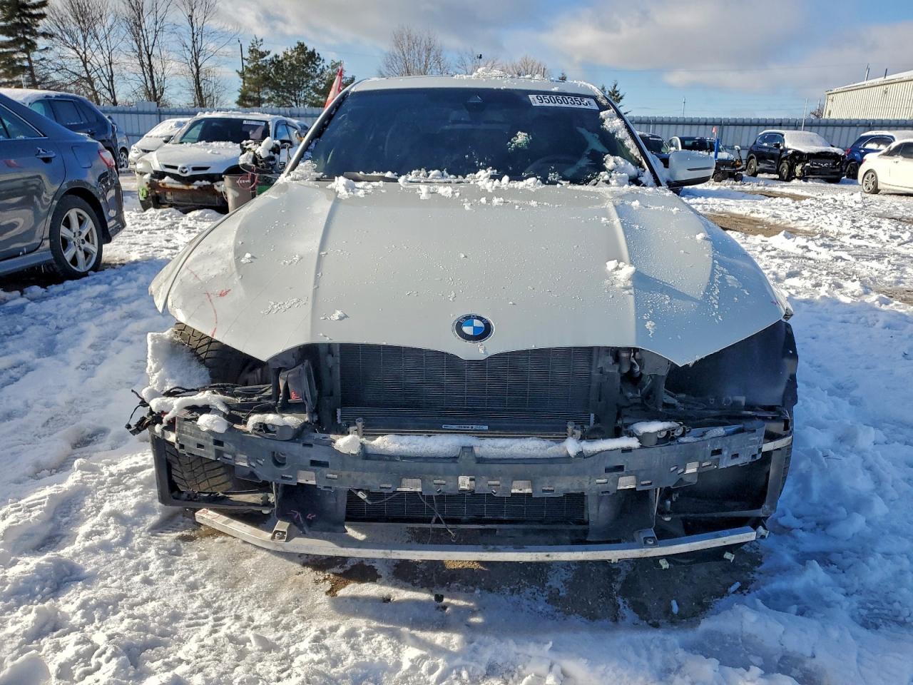 2021 BMW 330Xi - Фото 5