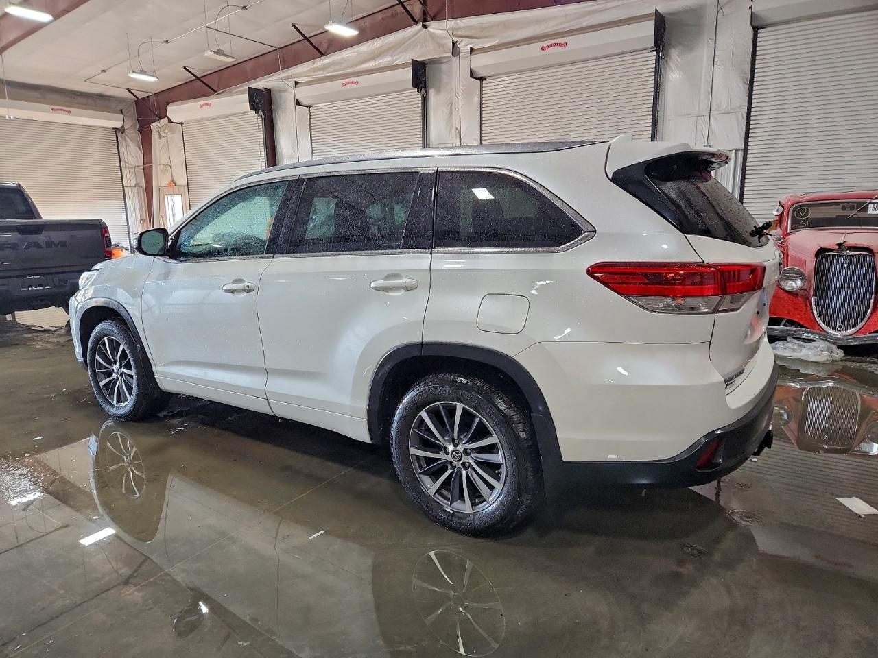 2018 Toyota Highlander Xle - Фото 2