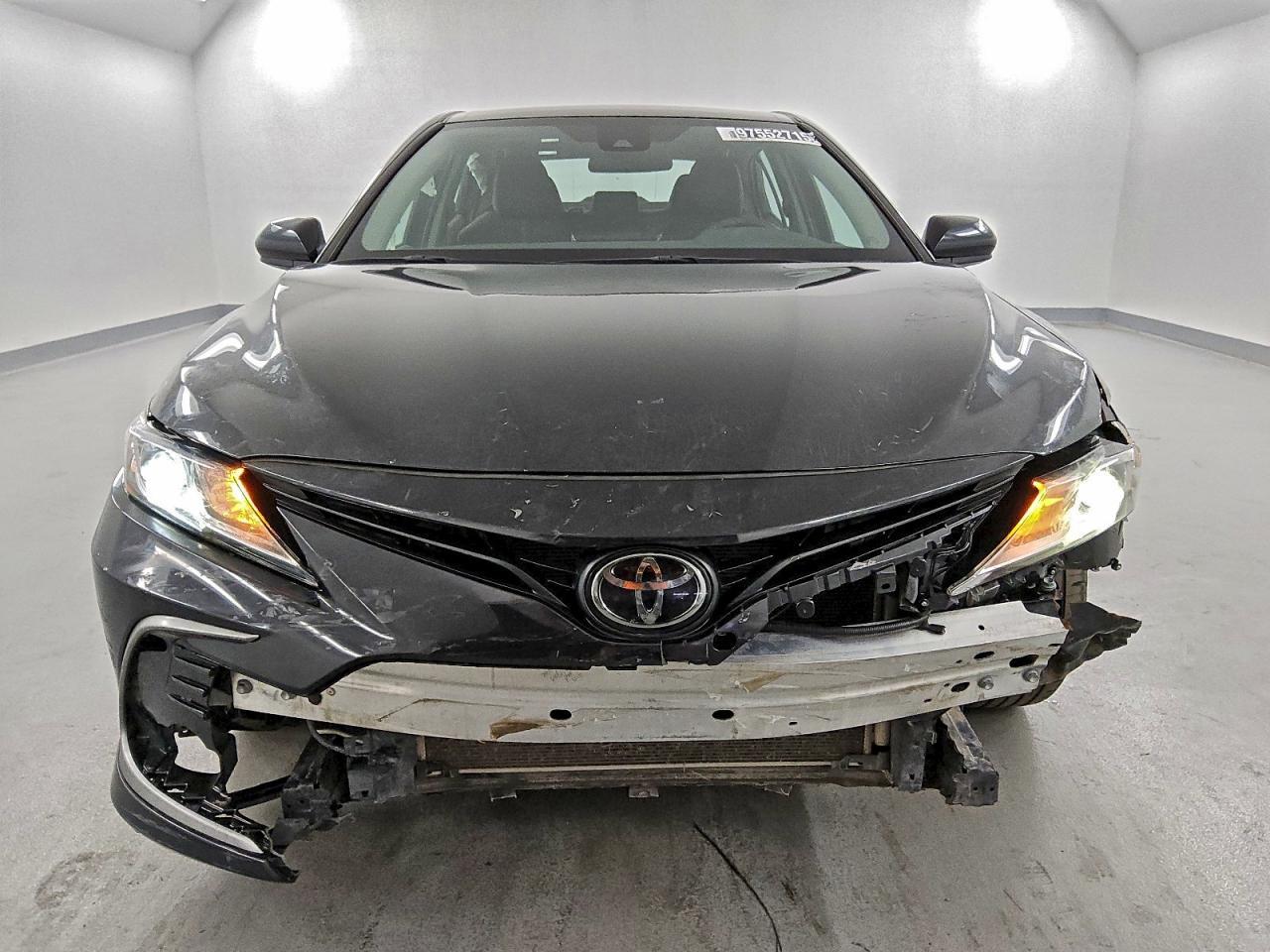 2022 Toyota Camry Le - Image 5