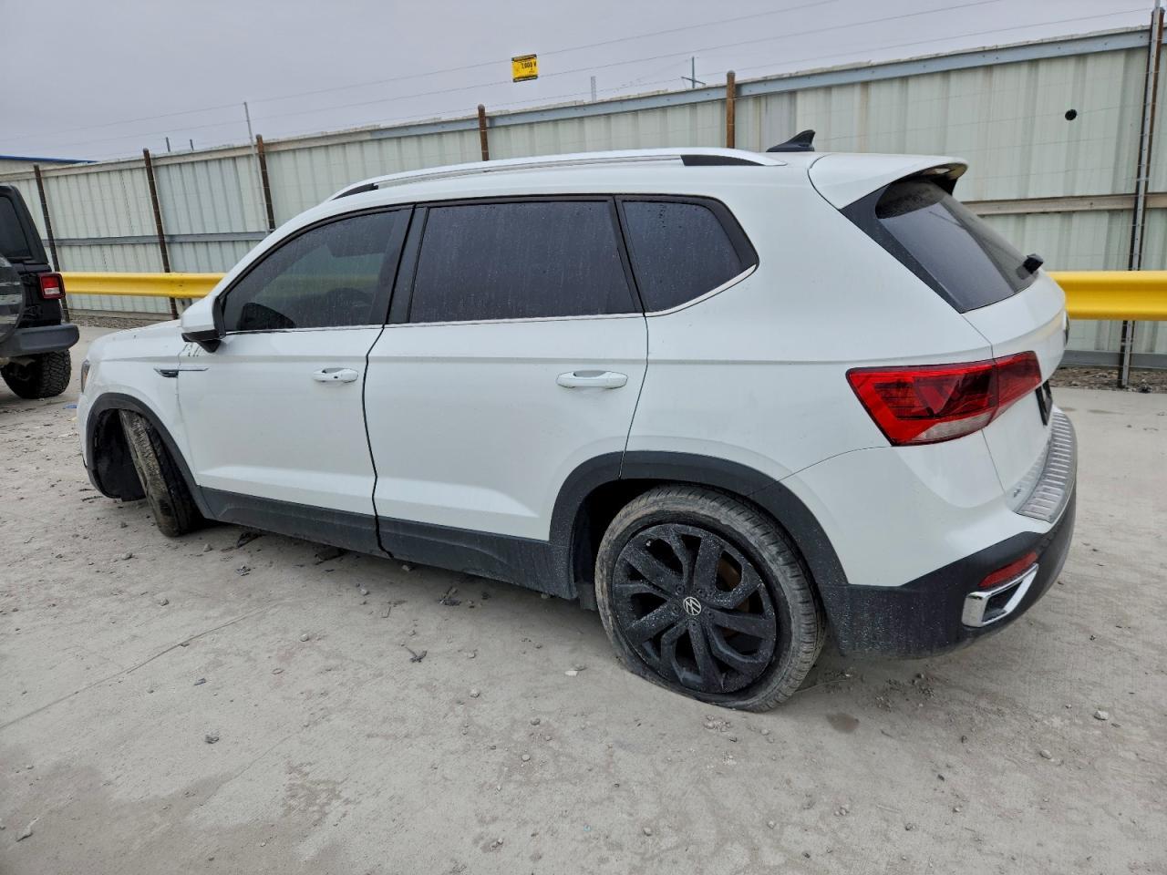 2023 Volkswagen Taos Se - Image 2