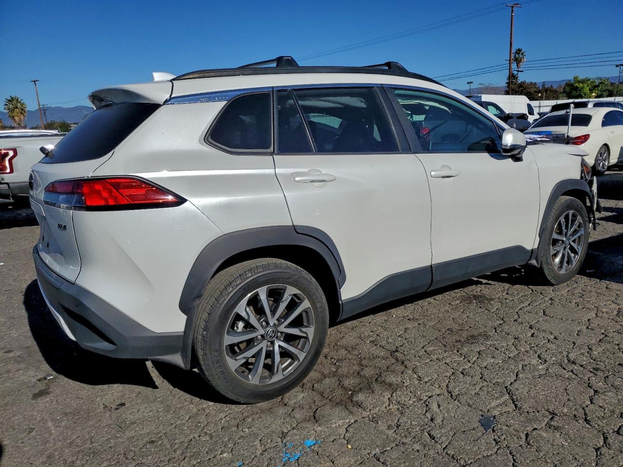 2022 Toyota Corolla Cross Xle - Image 3