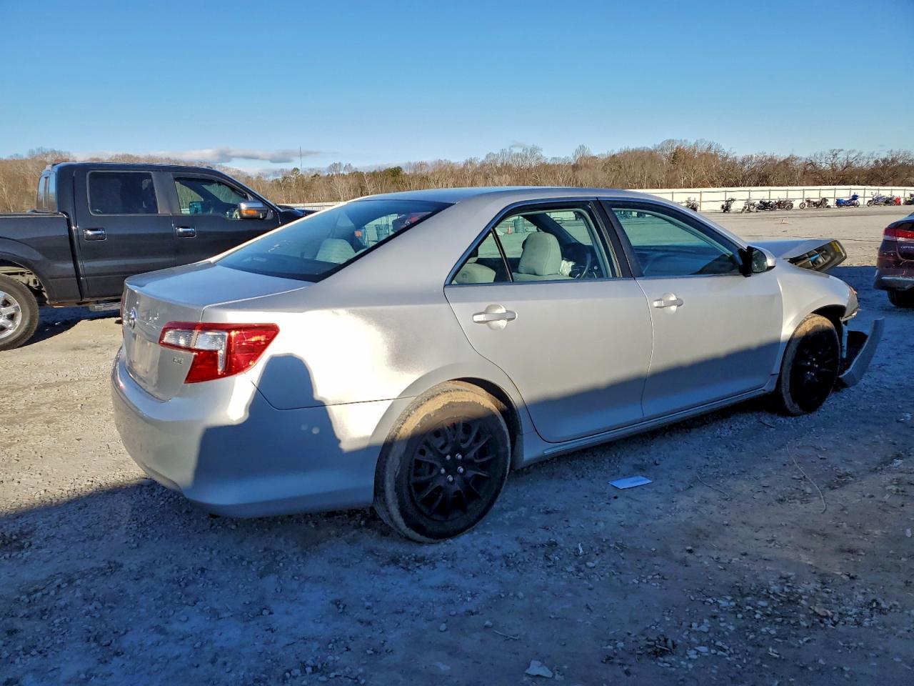 2013 Toyota Camry L - Фото 3
