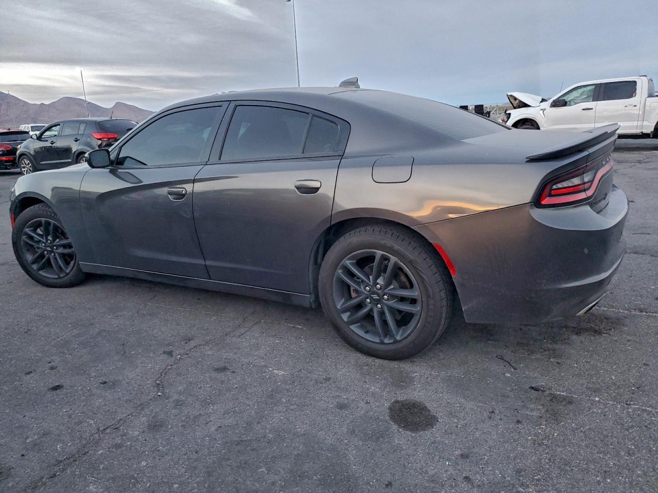 2019 Dodge Charger Sxt - Image 2